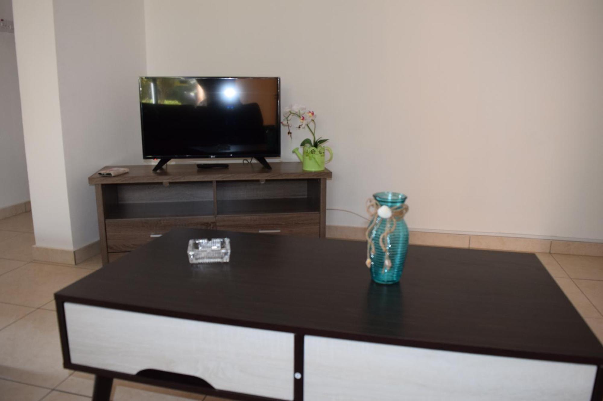 Diana Apartment Paphos Ngoại thất bức ảnh